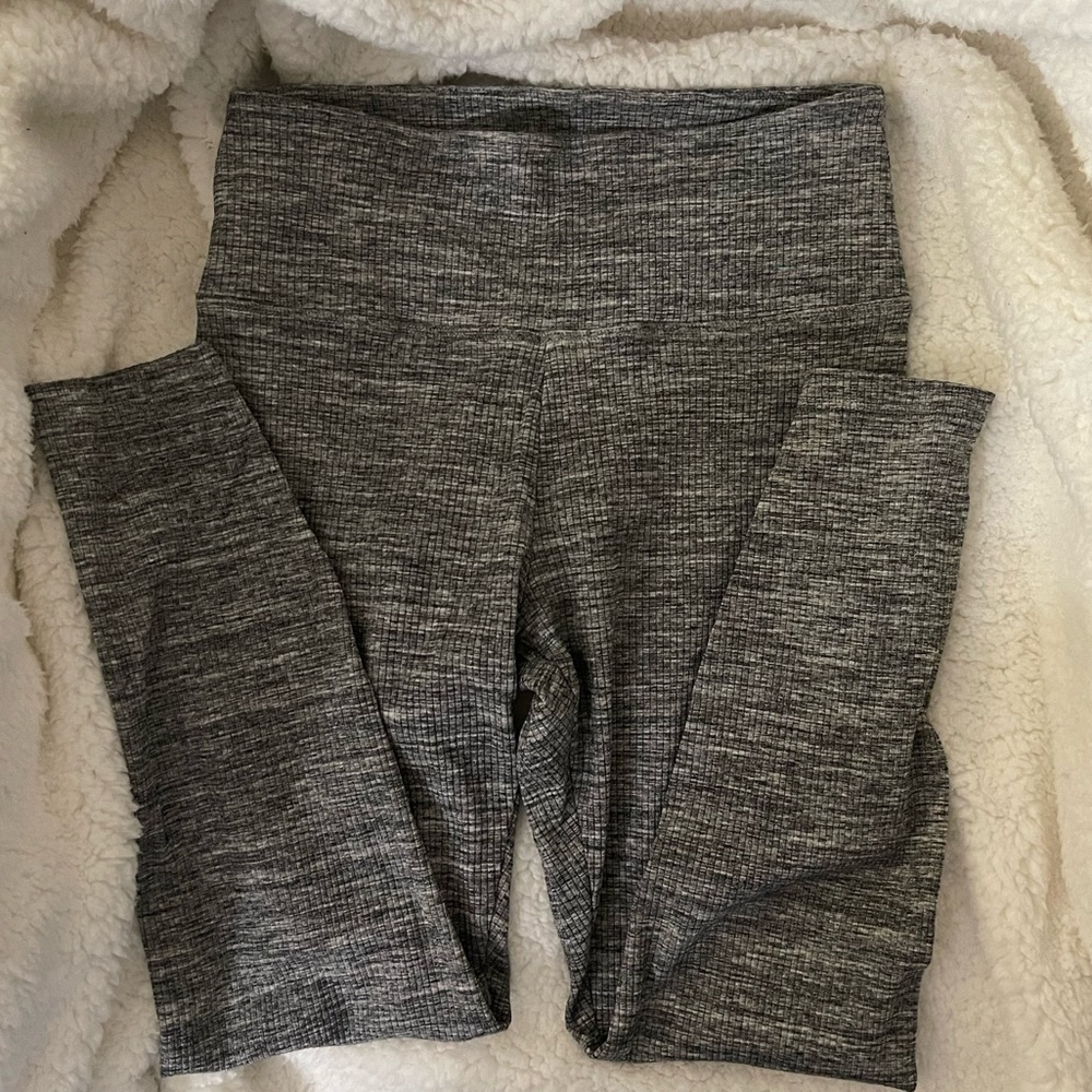 PINK VICTORIA SECRET YOGA LEGGINGS